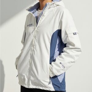 Columbia White and Navy Women's Jacket with Light Purple Lining talla L